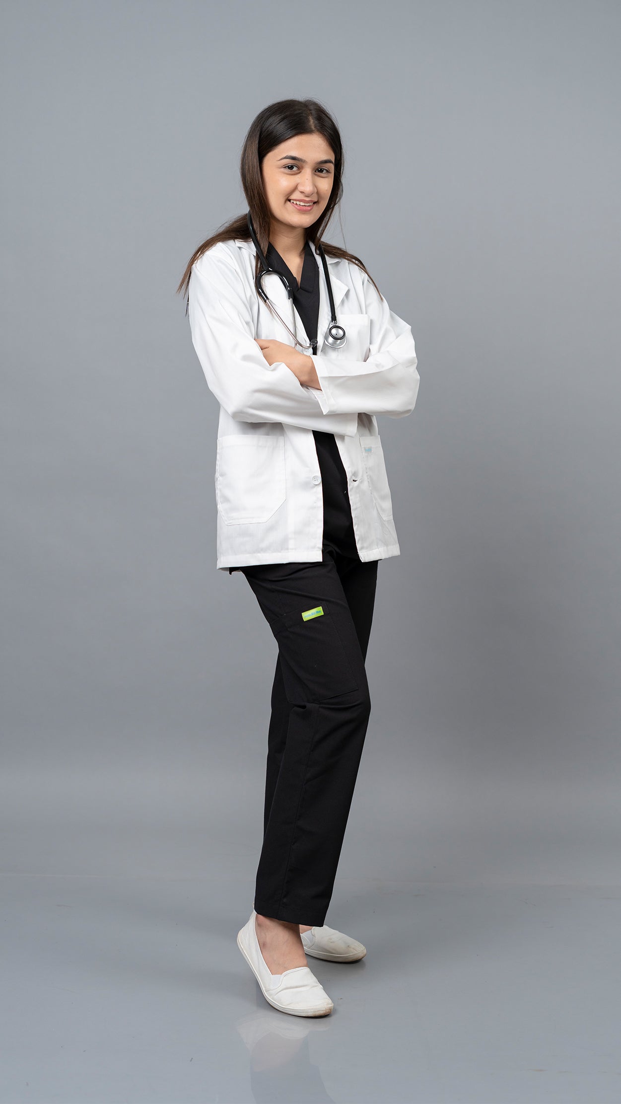 VastraMedwear Full Sleeves Lab Coat/Apron for Chemistry Lab and Medical Students Women